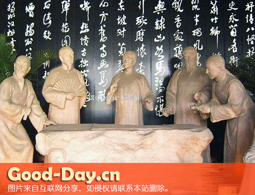扬州八怪纪念馆里的扬州八怪雕塑