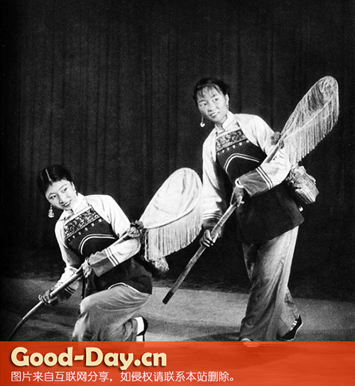 桂西民族歌舞团表演的捞虾舞(1954年)